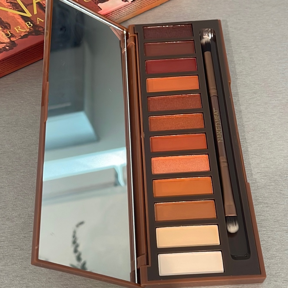 Urban Decay Naked Heat brand new